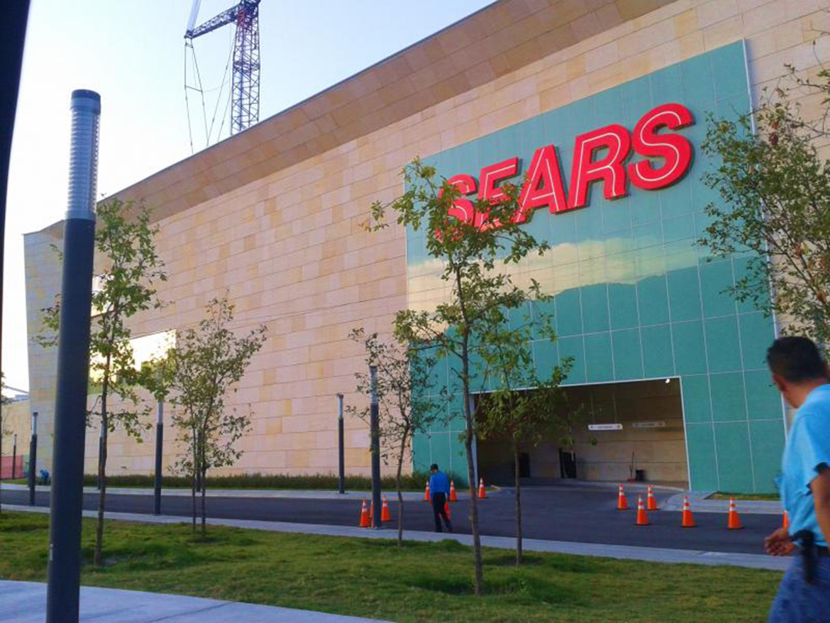 Sears Centro Comercial Esfera Monterrey.